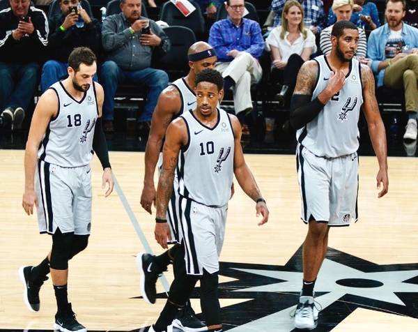 用手动对焦 用手动对焦