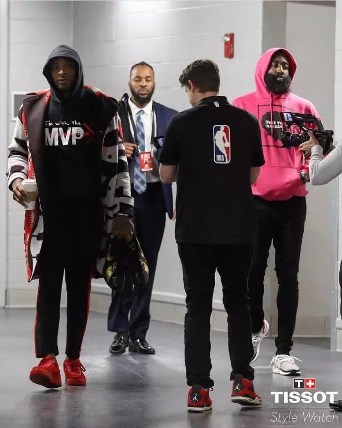 缺席约两个 缺席约两个